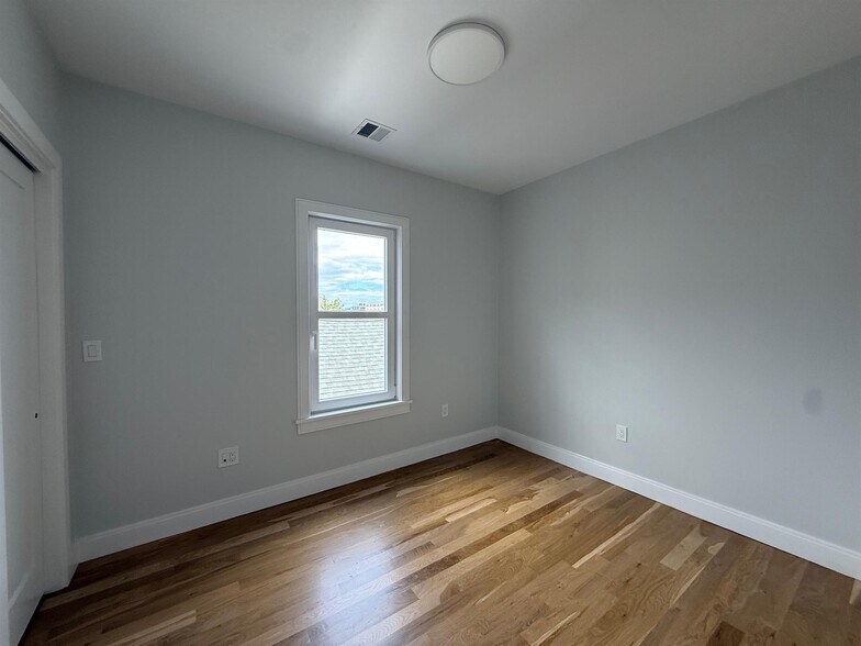 Building Photo - 37 Gore St