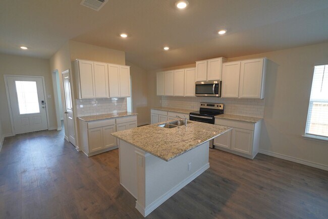 Building Photo - Newly Built Home in Red River Ranch Neighborhood of Cibolo, TX Realtor Commission: $500