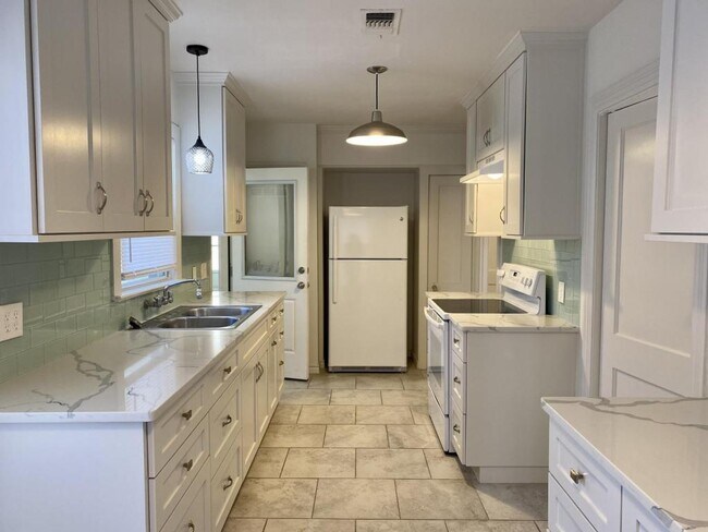 Building Photo - 223 Shadwell Dr