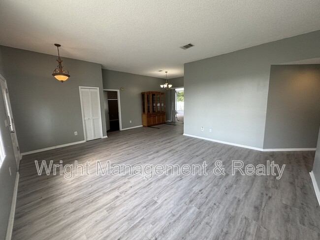 Building Photo - 12034 Stone Crossing Cir