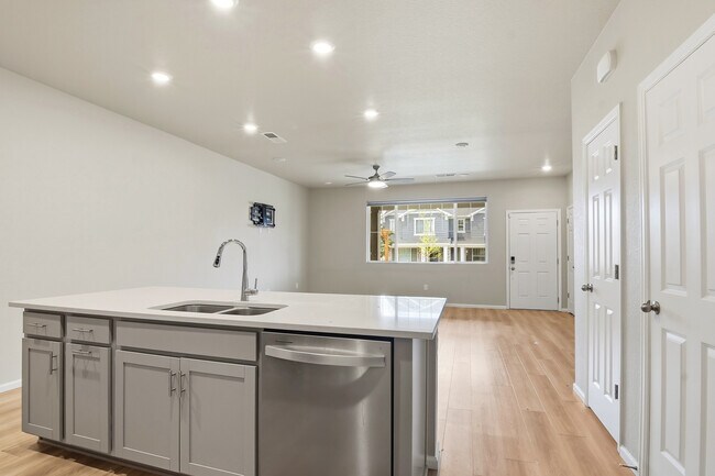 Building Photo - 11433 W Belleview Dr