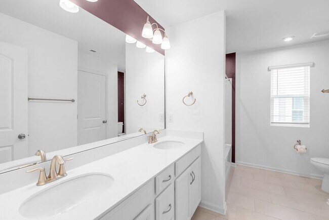 Building Photo - Modern Comfort, Effortless Living & Unbeatable Convenience in Northfield Crossing 3BR/2.5BA, 2 Ca...