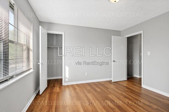 Building Photo - 621 Westport Rd