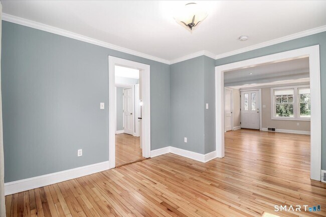 Building Photo - 25 Maplewood Ave