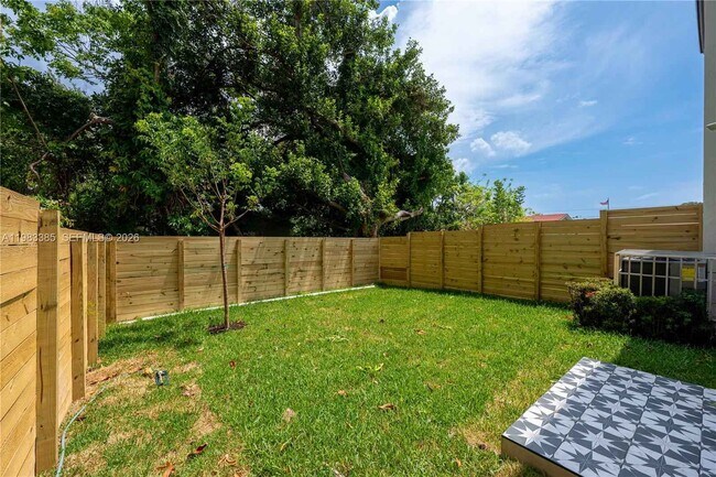 Building Photo - 2121 NW 45th St