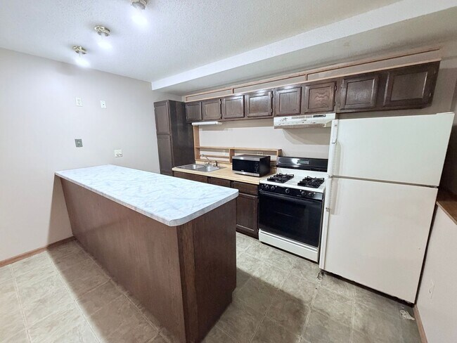Building Photo - Versatile Oakdale Home Featuring 2 Kitchens, Sun Deck & Mother-in-Law Suite!