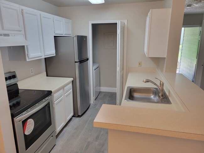 Building Photo - 6130 Westgate Dr
