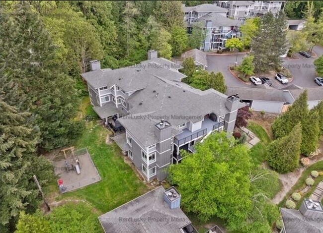 Building Photo - Spacious Cambria Hills Condo – Vaulted Cei...