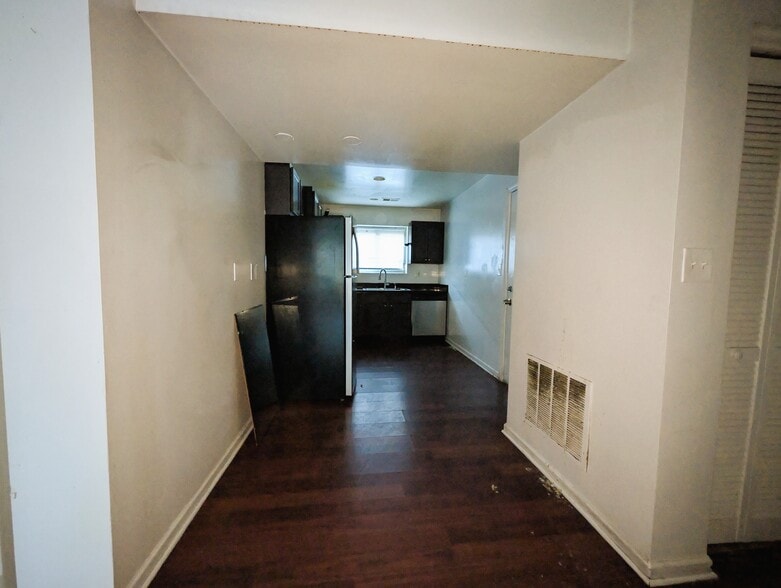 Building Photo - 2530 W Fitch Ave