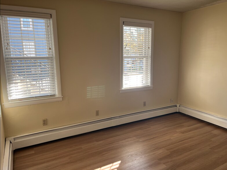 Building Photo - 46 Phenix Ave