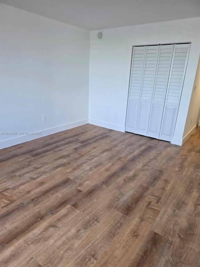 Building Photo - 7440 Harding Ave