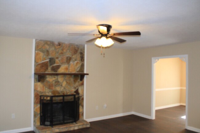 Building Photo - 4104 Spencer St