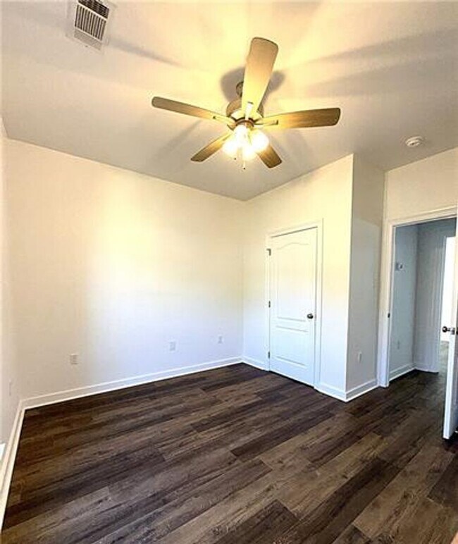 Building Photo - 3 Bedroom, 2 Bath Home