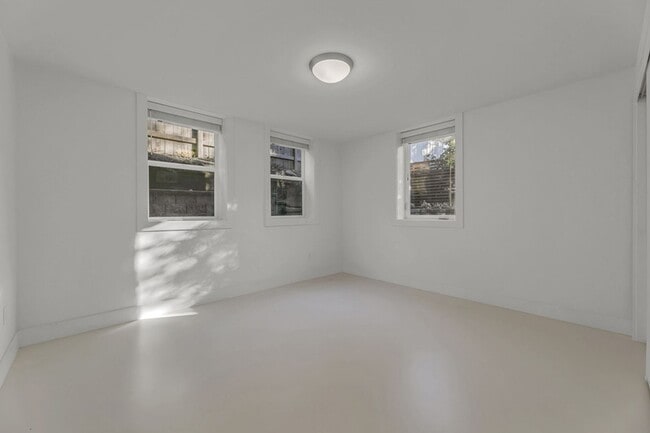Building Photo - 1511 E Alder St