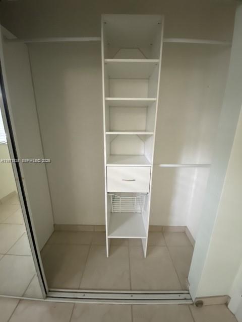 Building Photo - 2539 S Bayshore Dr