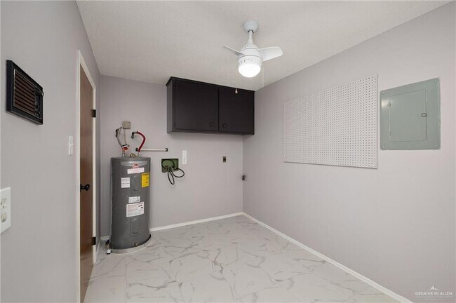 Building Photo - 2409 Camellia Ave
