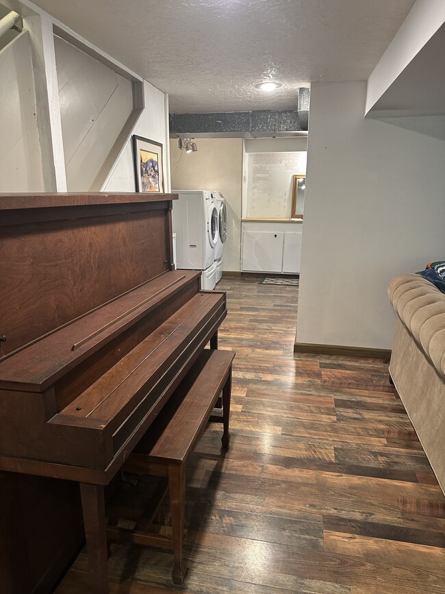 Building Photo - 5034 SW Vesta St