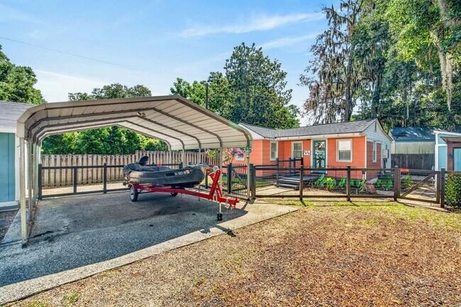 Building Photo - Move-In Ready Home Near Park Circle