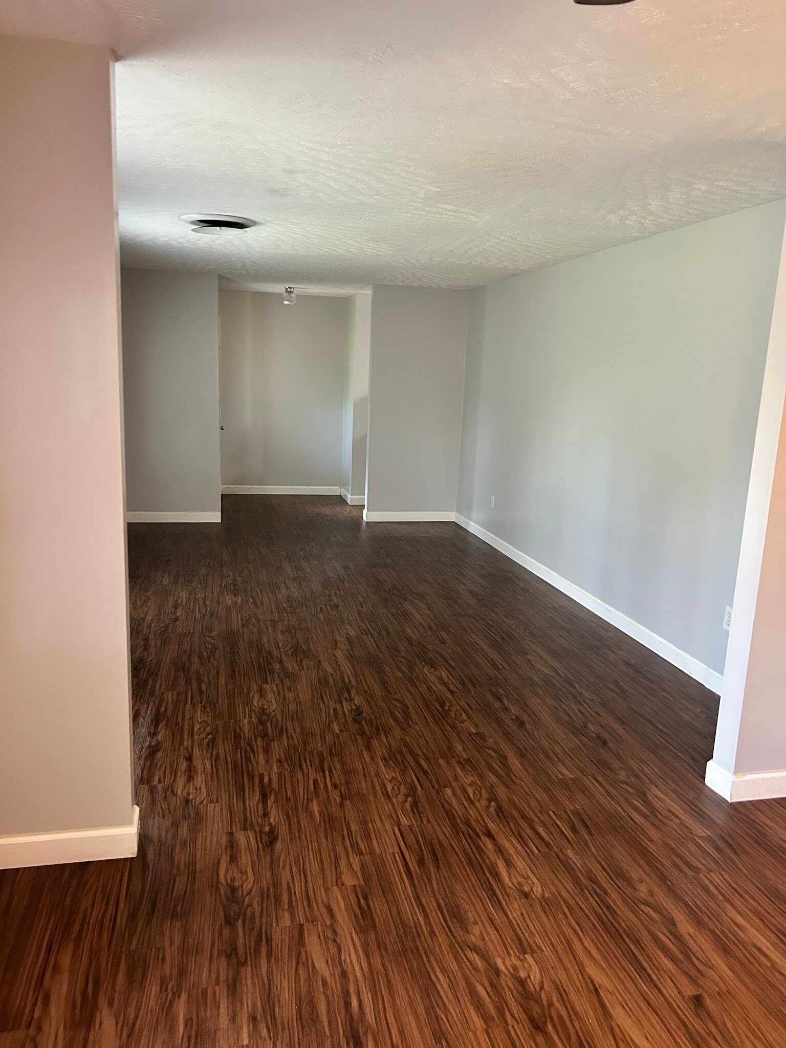 Building Photo - 102 Pine Island Dr
