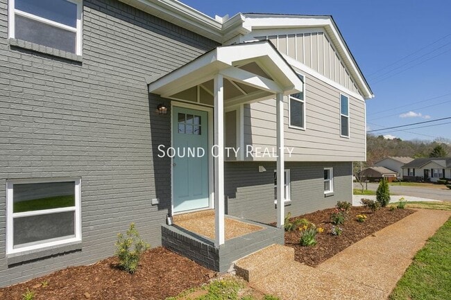 Building Photo - 1608 Autumn Ridge Dr