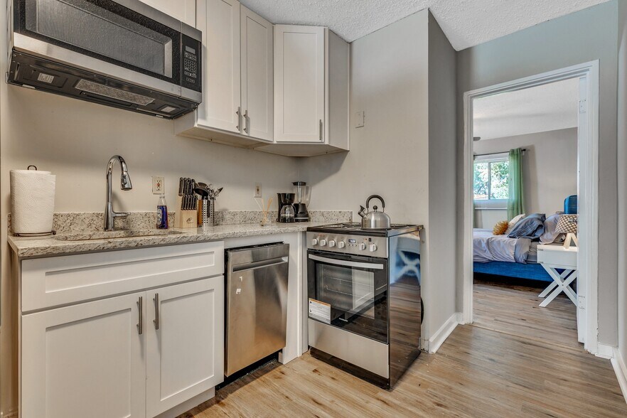 Building Photo - 1329 Walker Ave