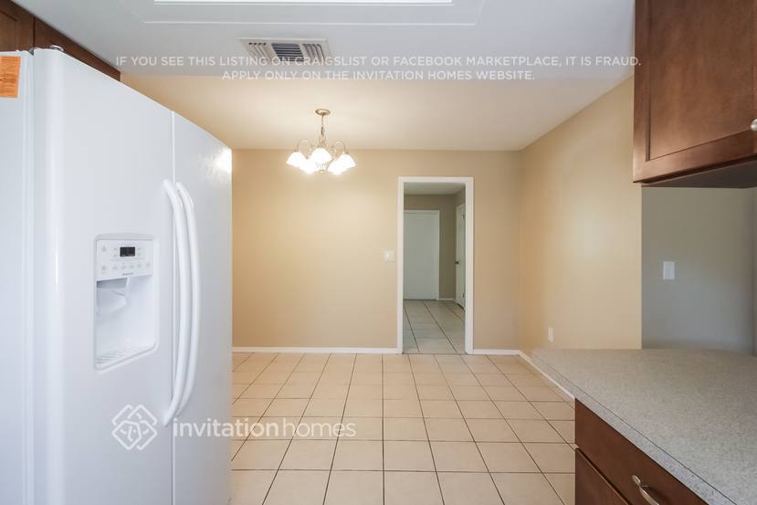 Building Photo - 3403 Cambridge Dr W