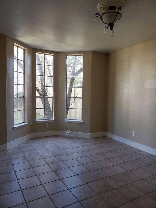 Building Photo - 6649 Queensclub Dr