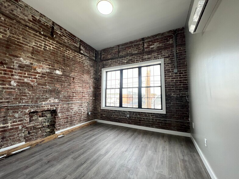 Building Photo - 72 Arlington Ave