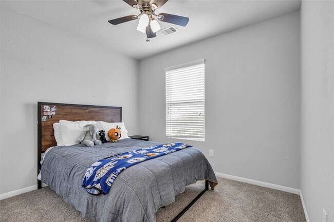 Building Photo - 16718 Warbler Dr