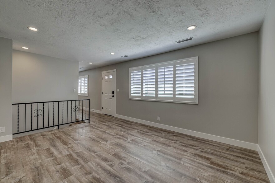 Building Photo - 660 S 400 E
