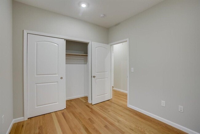 Building Photo - 16 Grant Ave