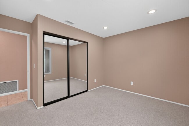 Building Photo - 12137 Putting Green Row