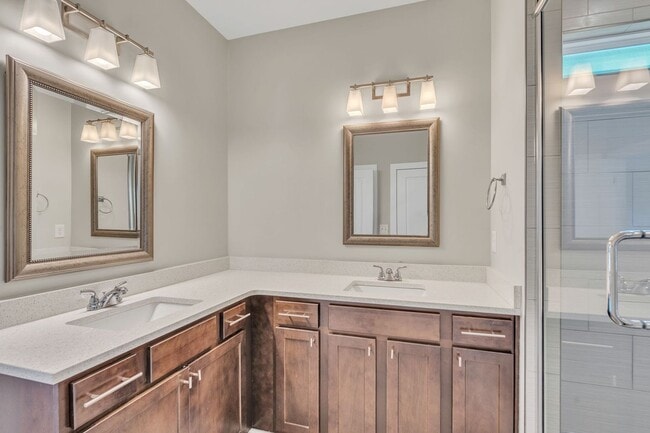 Building Photo - 4 BR with amenities in The Nations~