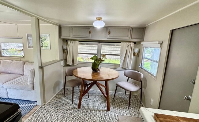 Building Photo - Bright & Newly Renovated FURNISHED 1-Bedroom Rental