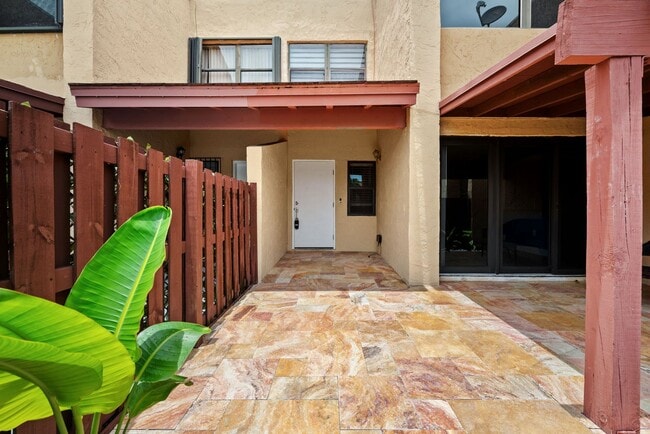 Building Photo - 2 Bed / 2 Bath Condo for Rent – Prime Miami Location