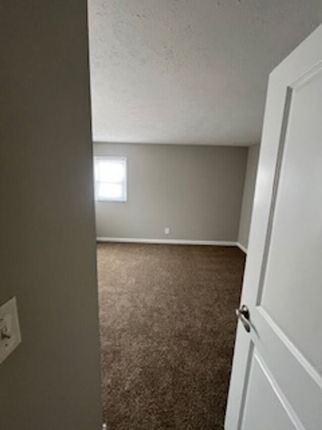 Building Photo - Sycamore Knolls: Comfort, Space & Convenience on Bloomington's East Side