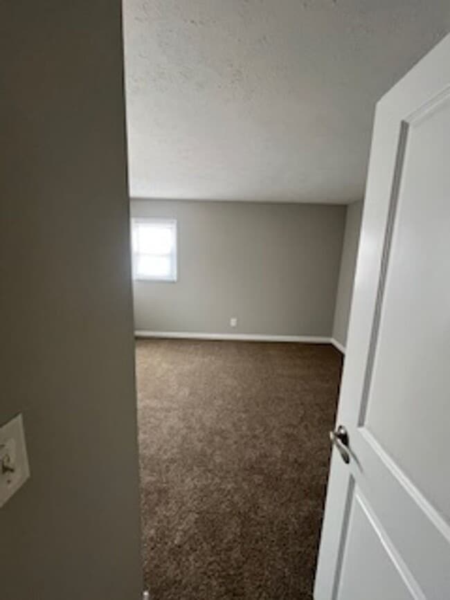 Building Photo - Well-Appointed East-Side Home with Exceptional Living Space in Sycamore Knolls