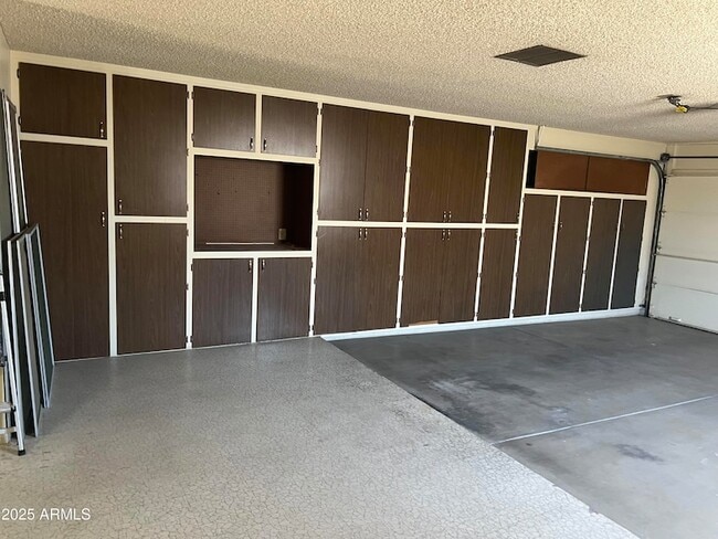 Building Photo - 9221 W Briarwood Cir N