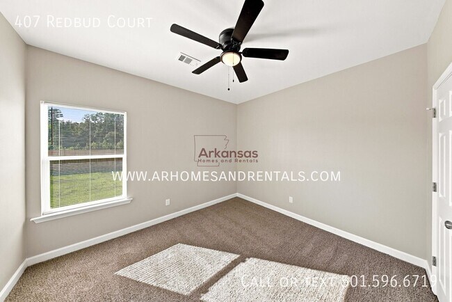 Building Photo - 407 Redbud Ct