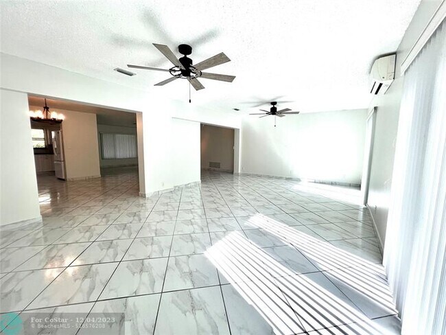 Building Photo - 1930 Windward Dr
