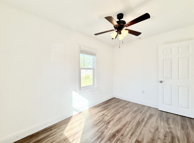 Building Photo - 2845 17th Ave N