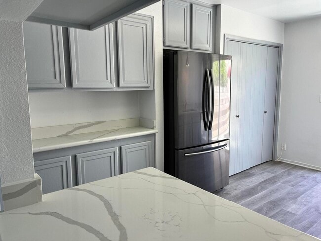 Building Photo - 47974 Oasis Ct