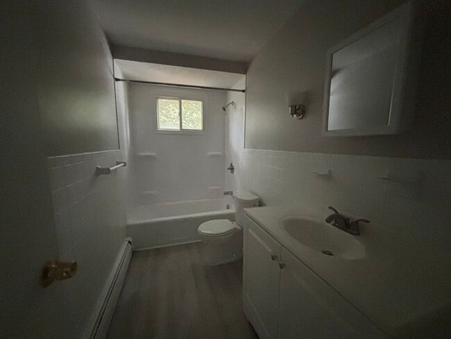 Interior Photo - 1-7 Meisner