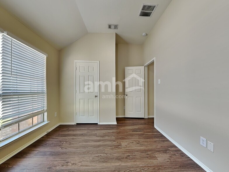 Building Photo - 803 Fireberry Dr