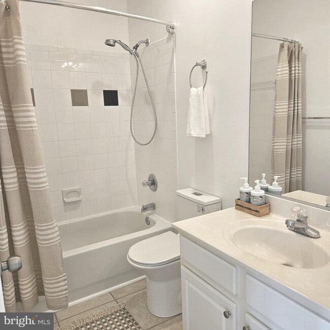 Building Photo - 21801 Flanders Ct