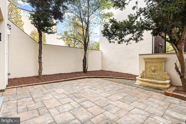 Building Photo - 321 S 3rd St