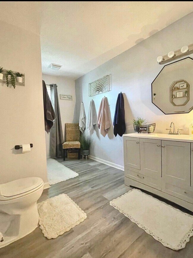 Building Photo - 40 Vandergrift Dr