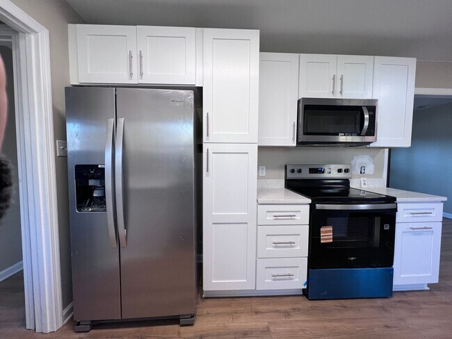 Building Photo - 3 Bedroom 2 bath home in downtown Port Wentworth