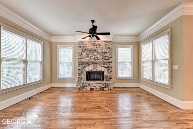 Building Photo - 8920 Doral Dr