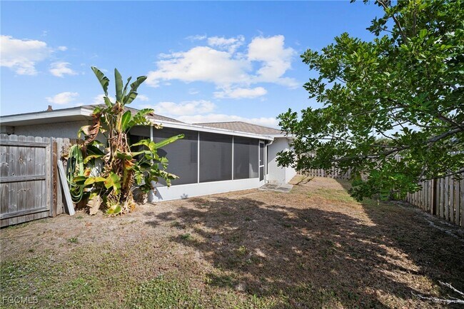 Building Photo - 9721 Deerfoot Dr